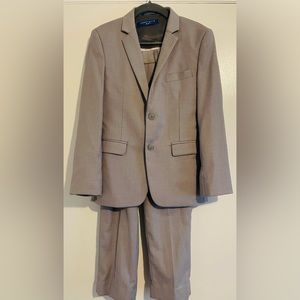 Perry Ellis 3 piece, boys suit.